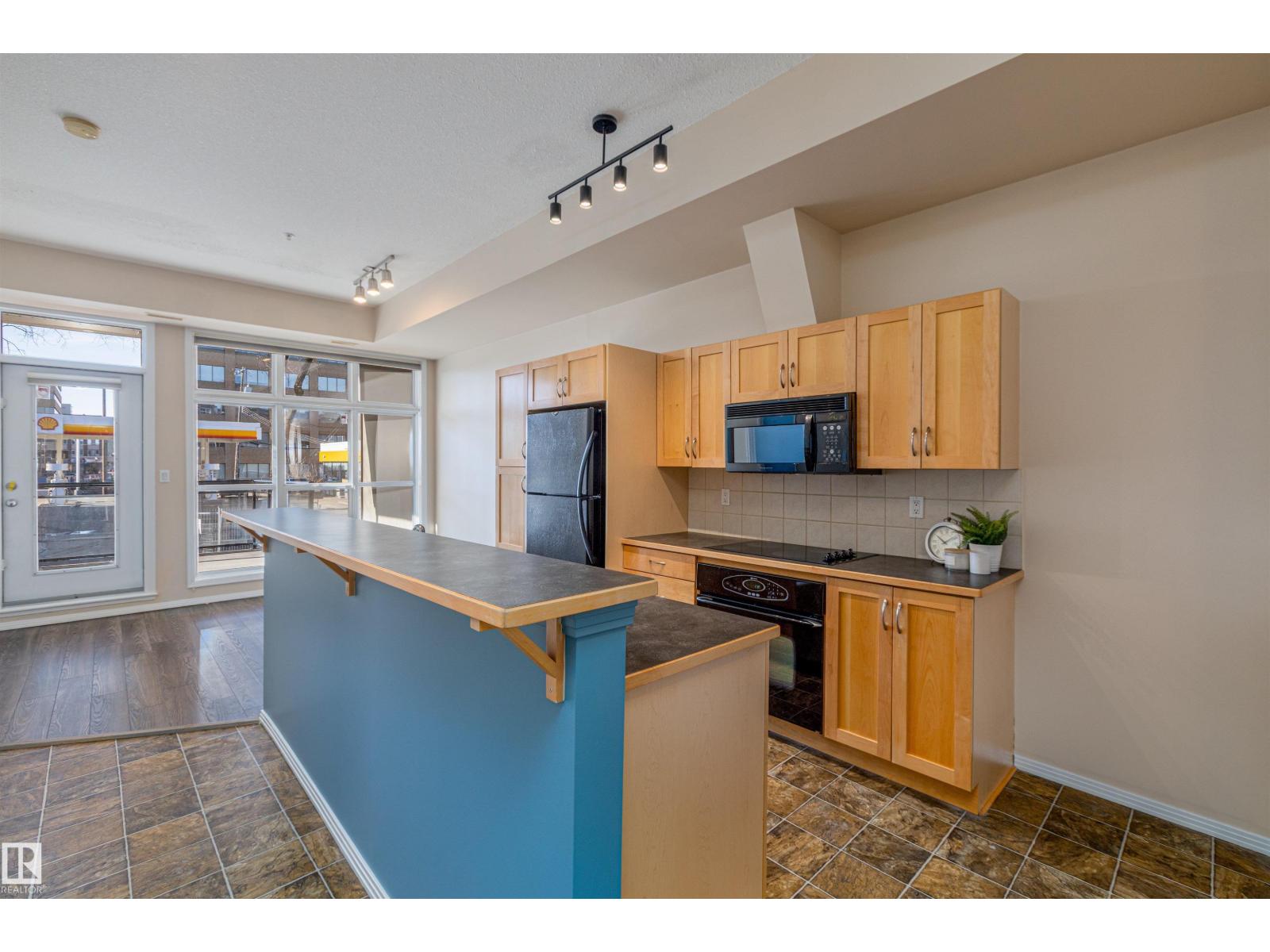 Photo 4 of 143 10403 122 St Nw, Edmonton AB