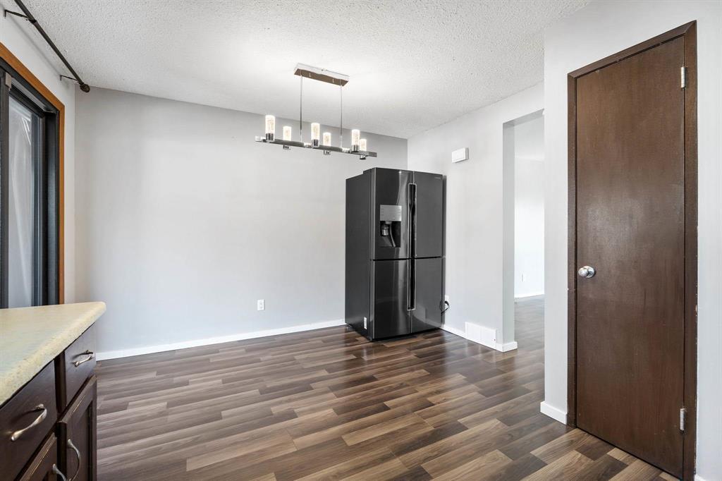 Photo 11 of 35 Brewer Crescent, Winnipeg MB
