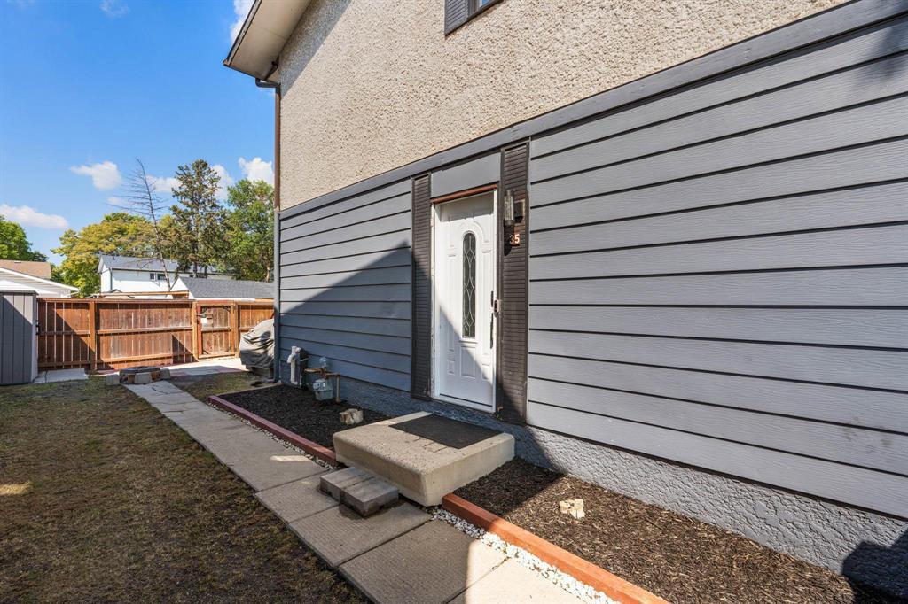 Photo 32 of 35 Brewer Crescent, Winnipeg MB