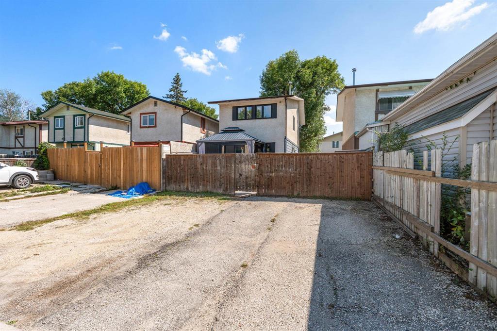 Photo 38 of 35 Brewer Crescent, Winnipeg MB
