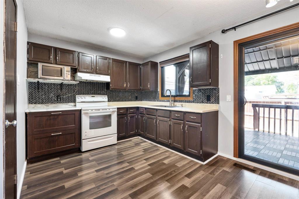 Photo 9 of 35 Brewer Crescent, Winnipeg MB