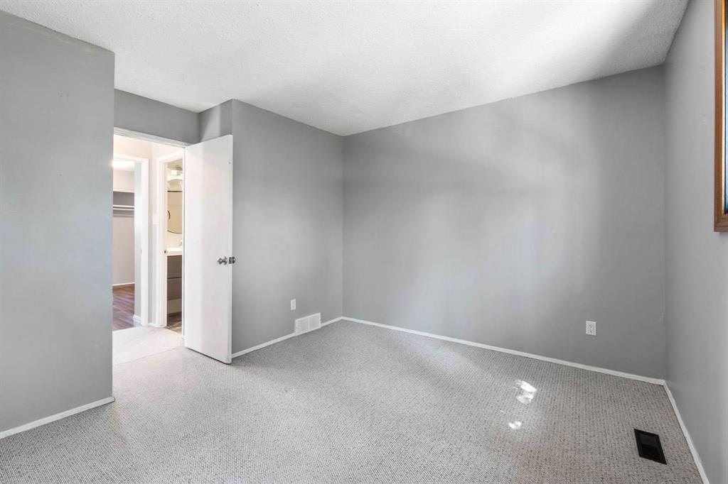 Photo 21 of 35 Brewer Crescent, Winnipeg MB