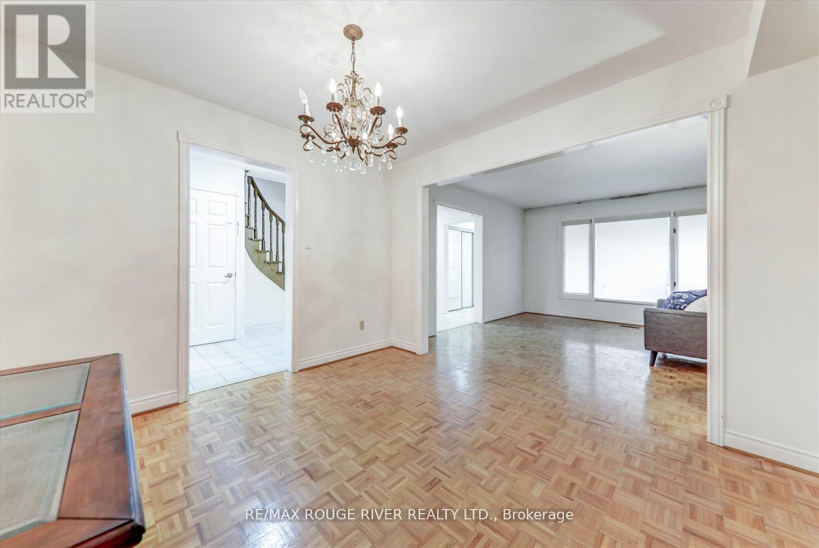 Photo 10 of 23 Jackman Crescent, Vaughan ON