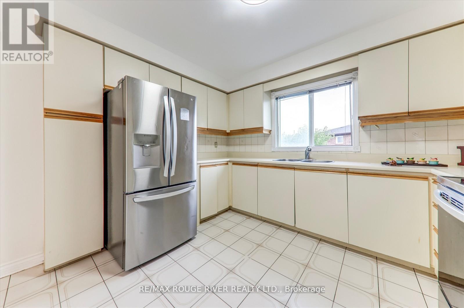 Photo 13 of 23 Jackman Crescent, Vaughan ON