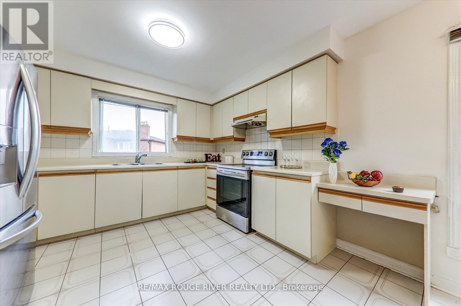 Photo 14 of 23 Jackman Crescent, Vaughan ON