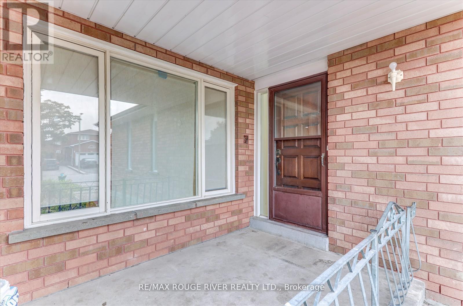 Photo 4 of 23 Jackman Crescent, Vaughan ON