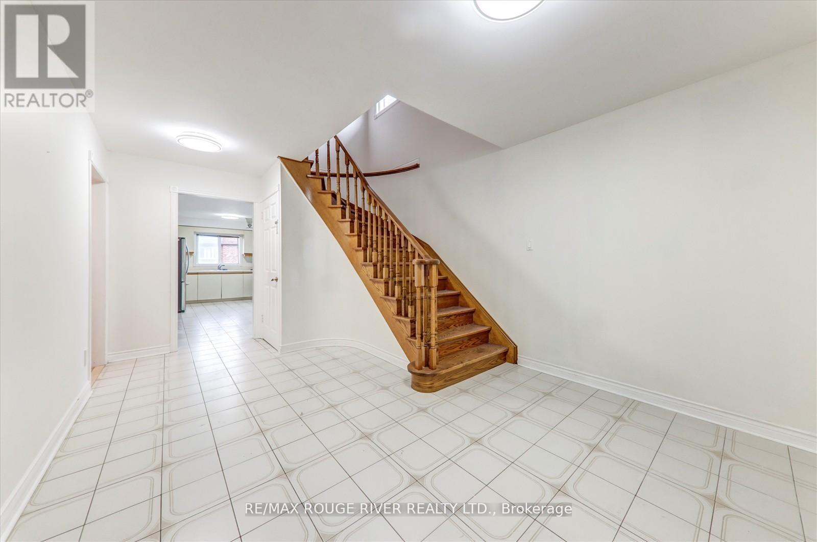 Photo 5 of 23 Jackman Crescent, Vaughan ON