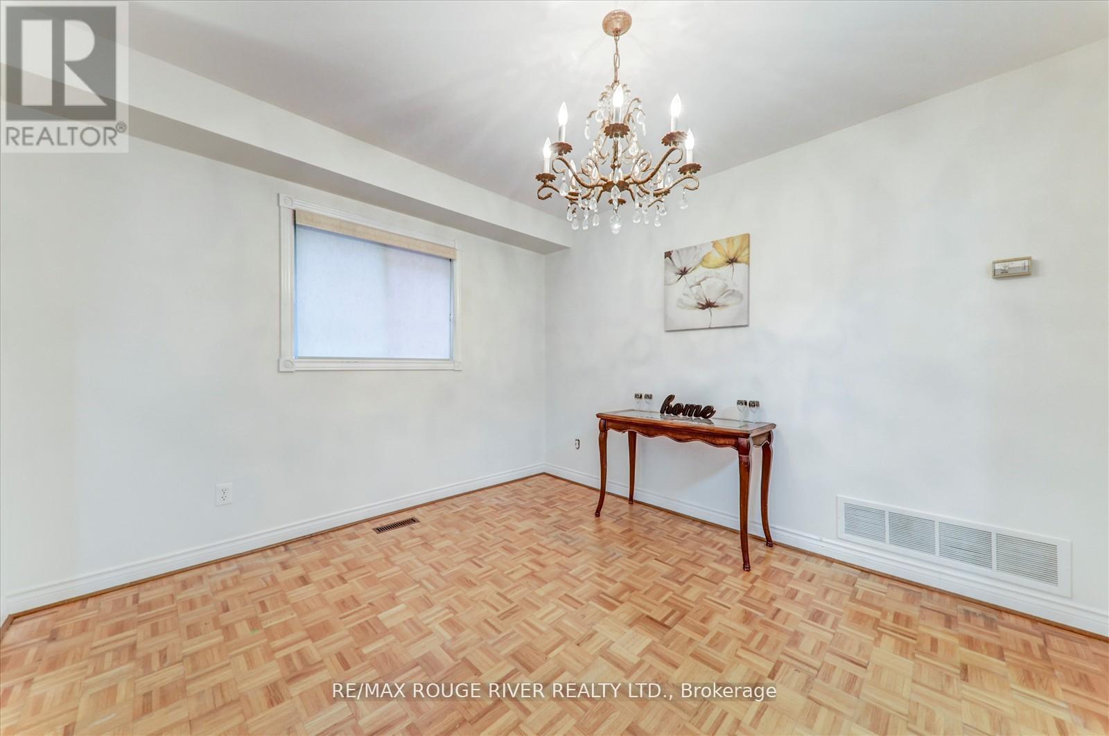 Photo 9 of 23 Jackman Crescent, Vaughan ON