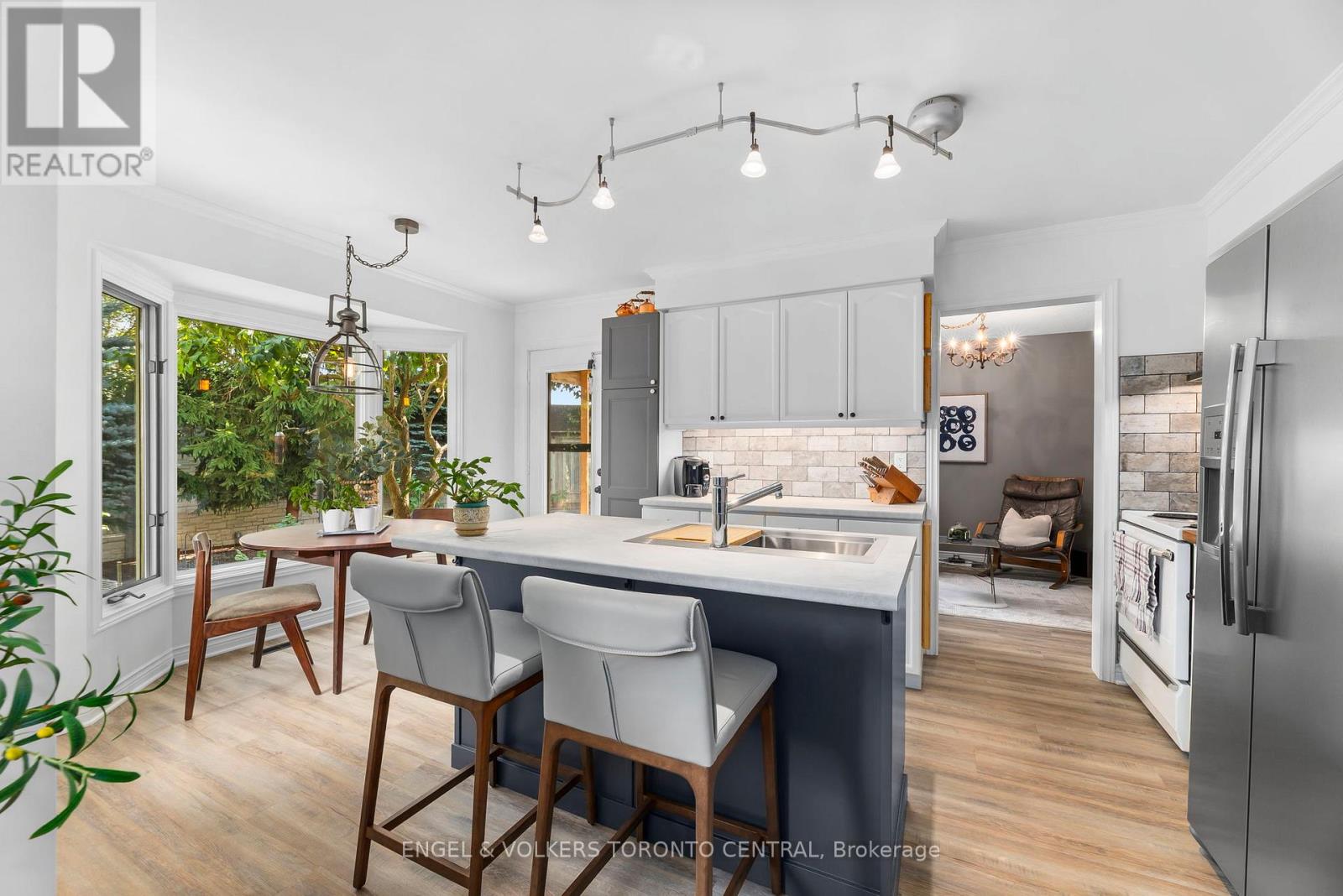 Photo 10 of 204 Killarney Grove, London North ON