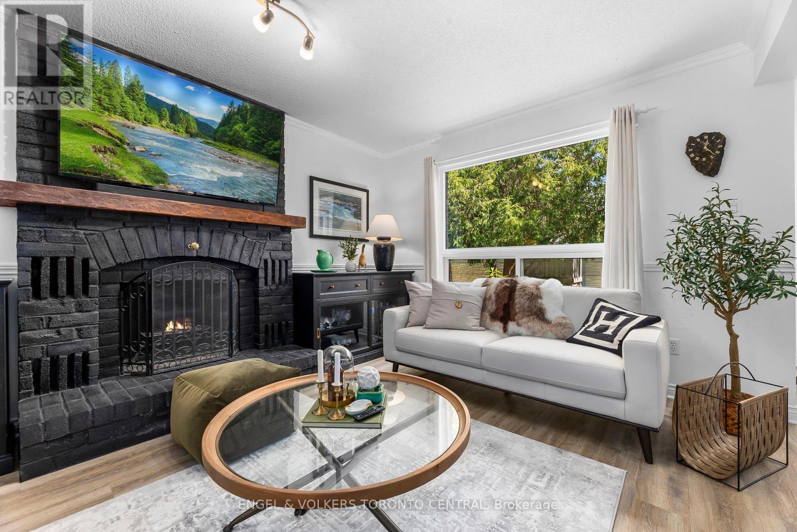 Photo 12 of 204 Killarney Grove, London North ON