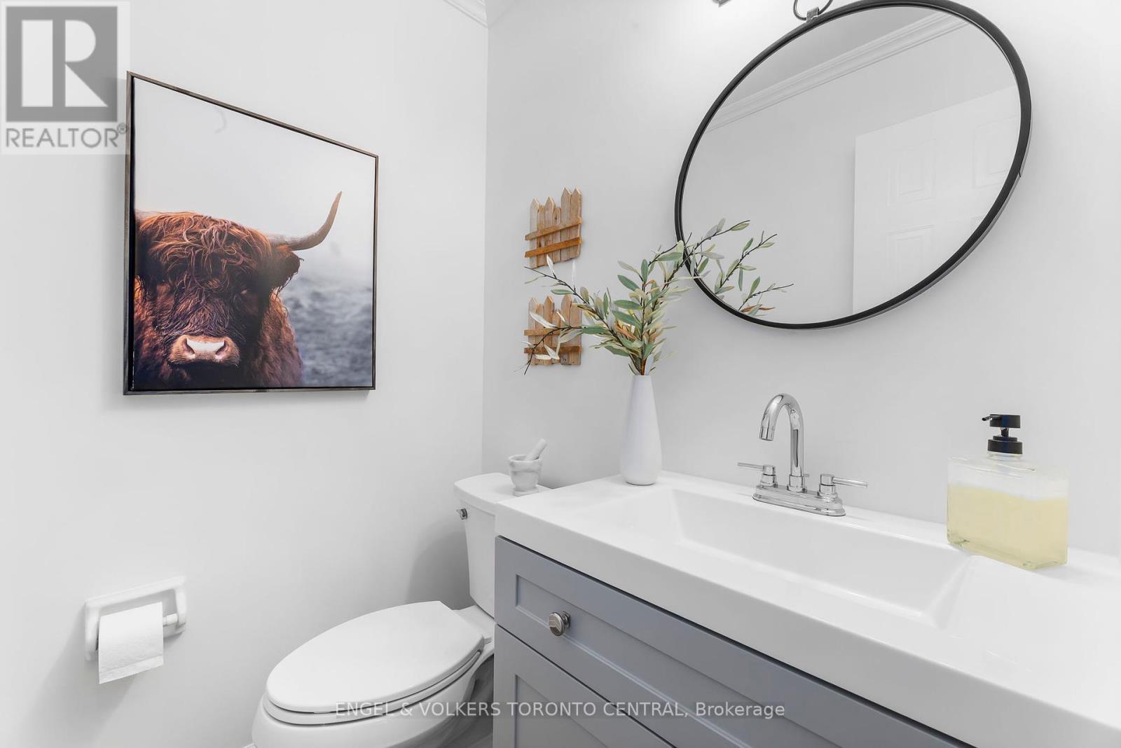 Photo 15 of 204 Killarney Grove, London North ON