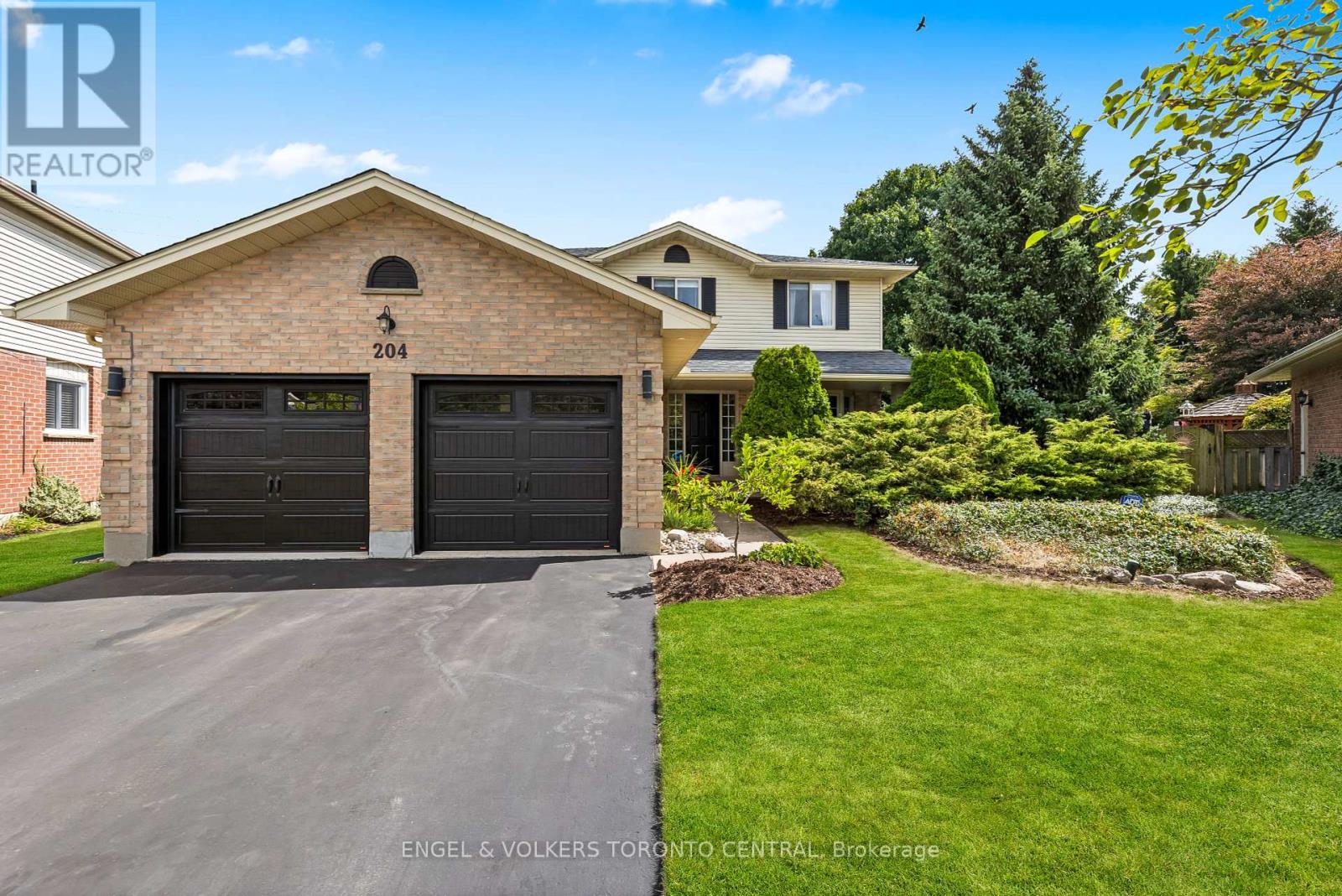 Photo 2 of 204 Killarney Grove, London North ON