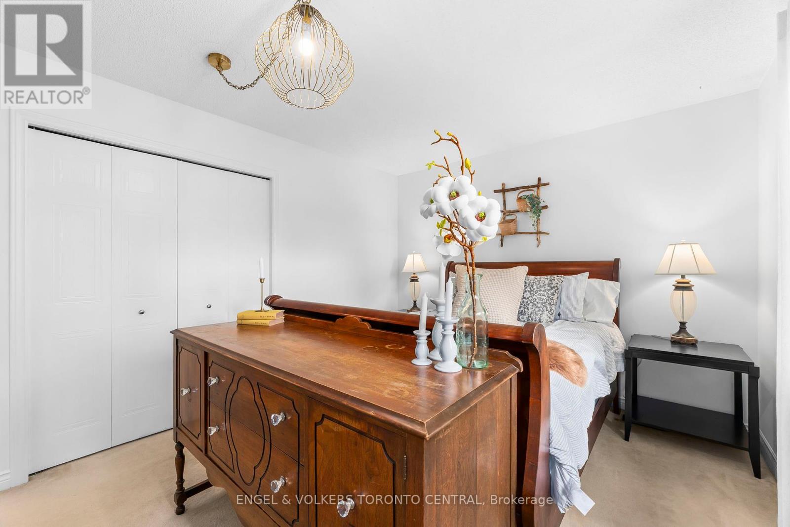 Photo 21 of 204 Killarney Grove, London North ON