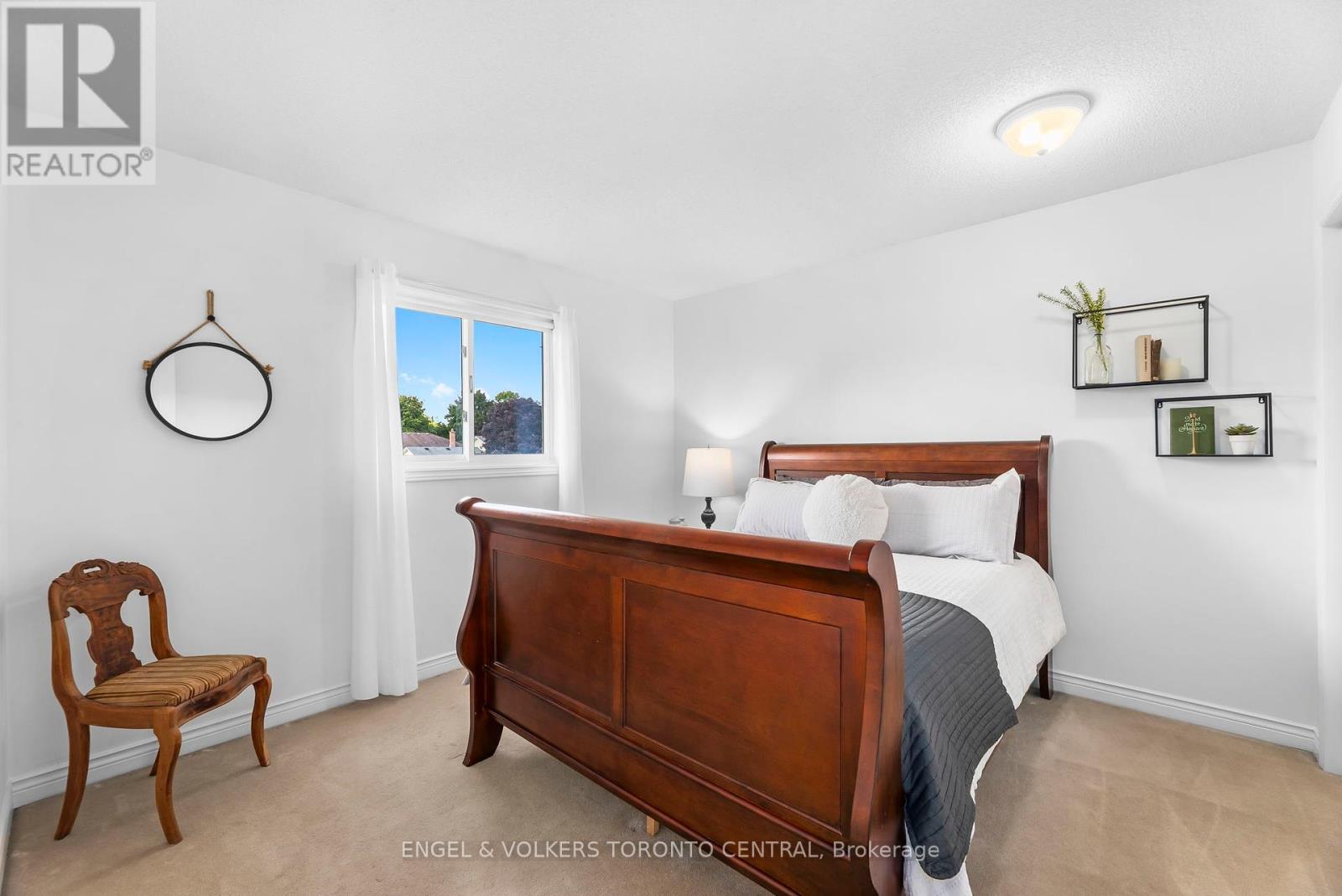 Photo 22 of 204 Killarney Grove, London North ON