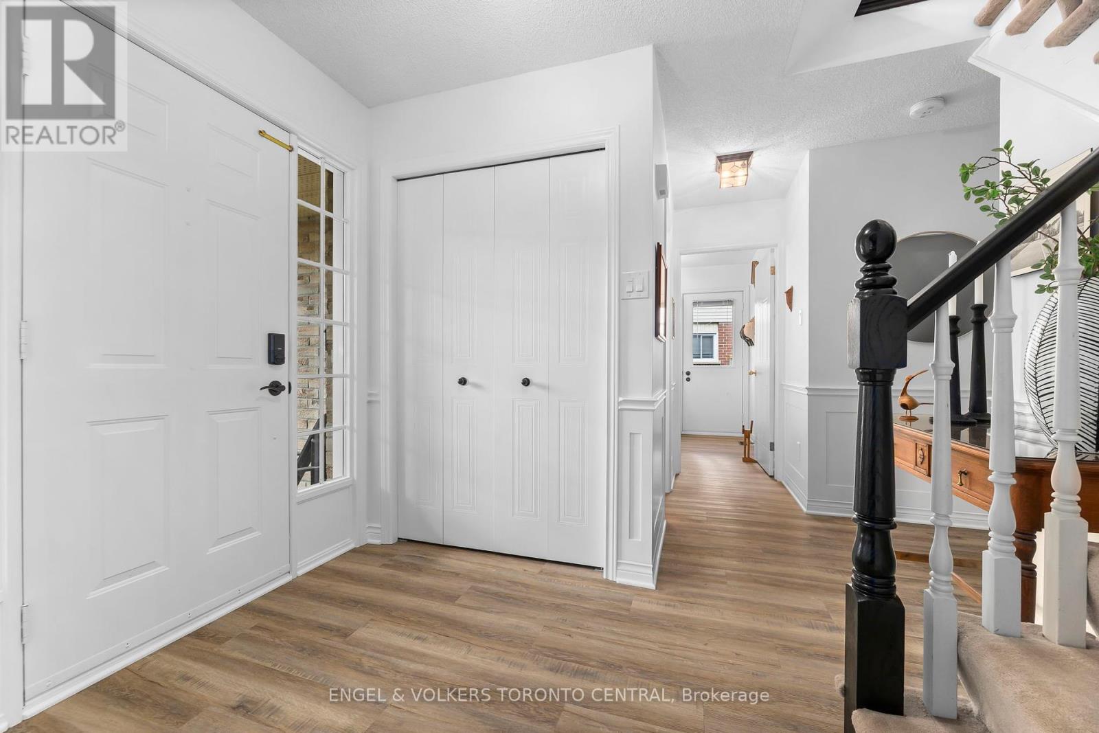 Photo 3 of 204 Killarney Grove, London North ON