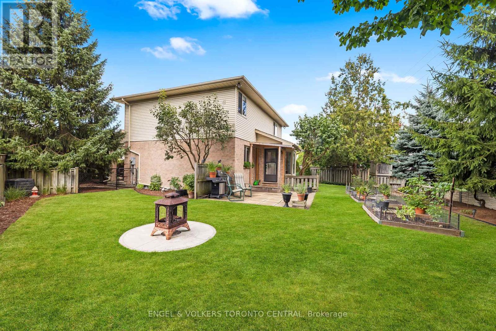 Photo 32 of 204 Killarney Grove, London North ON