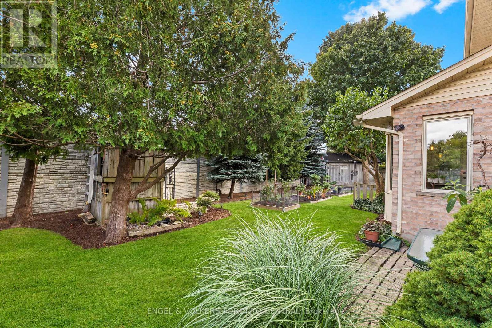 Photo 34 of 204 Killarney Grove, London North ON