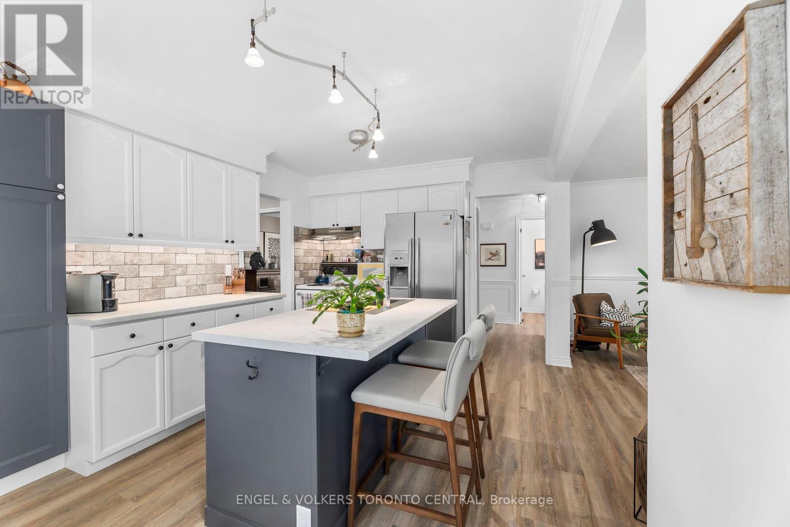 Photo 8 of 204 Killarney Grove, London North ON