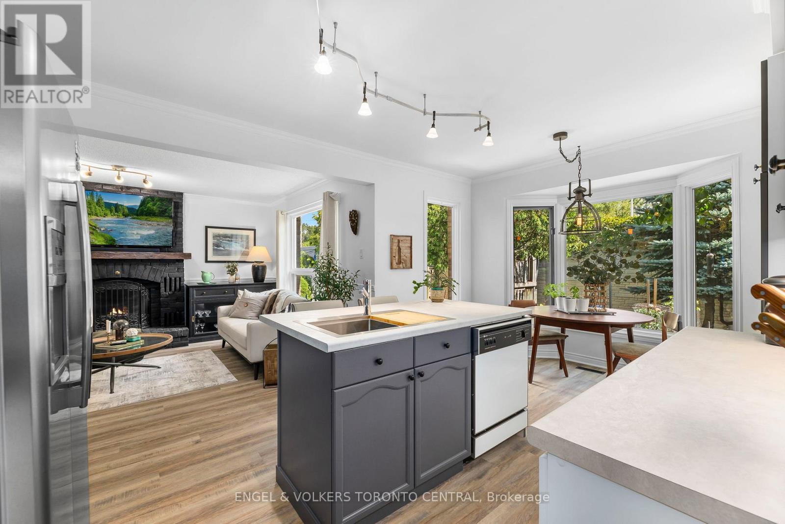Photo 9 of 204 Killarney Grove, London North ON