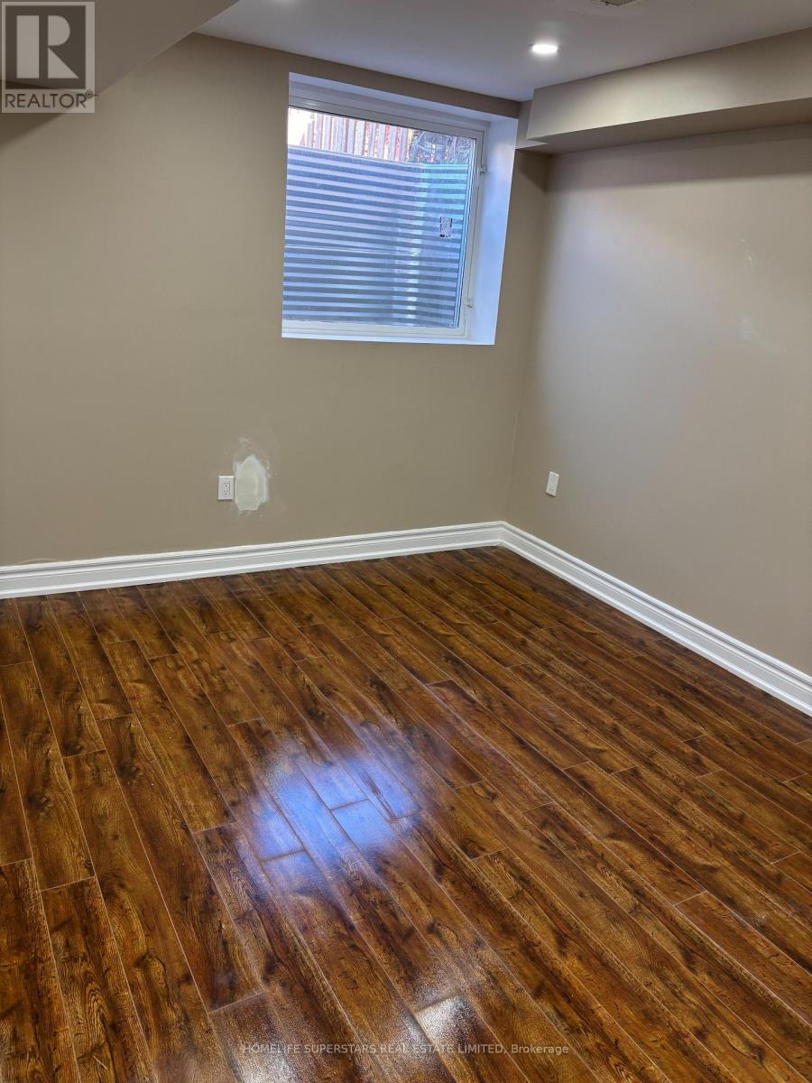 Photo 4 of 32 Willick Place E, Brampton ON