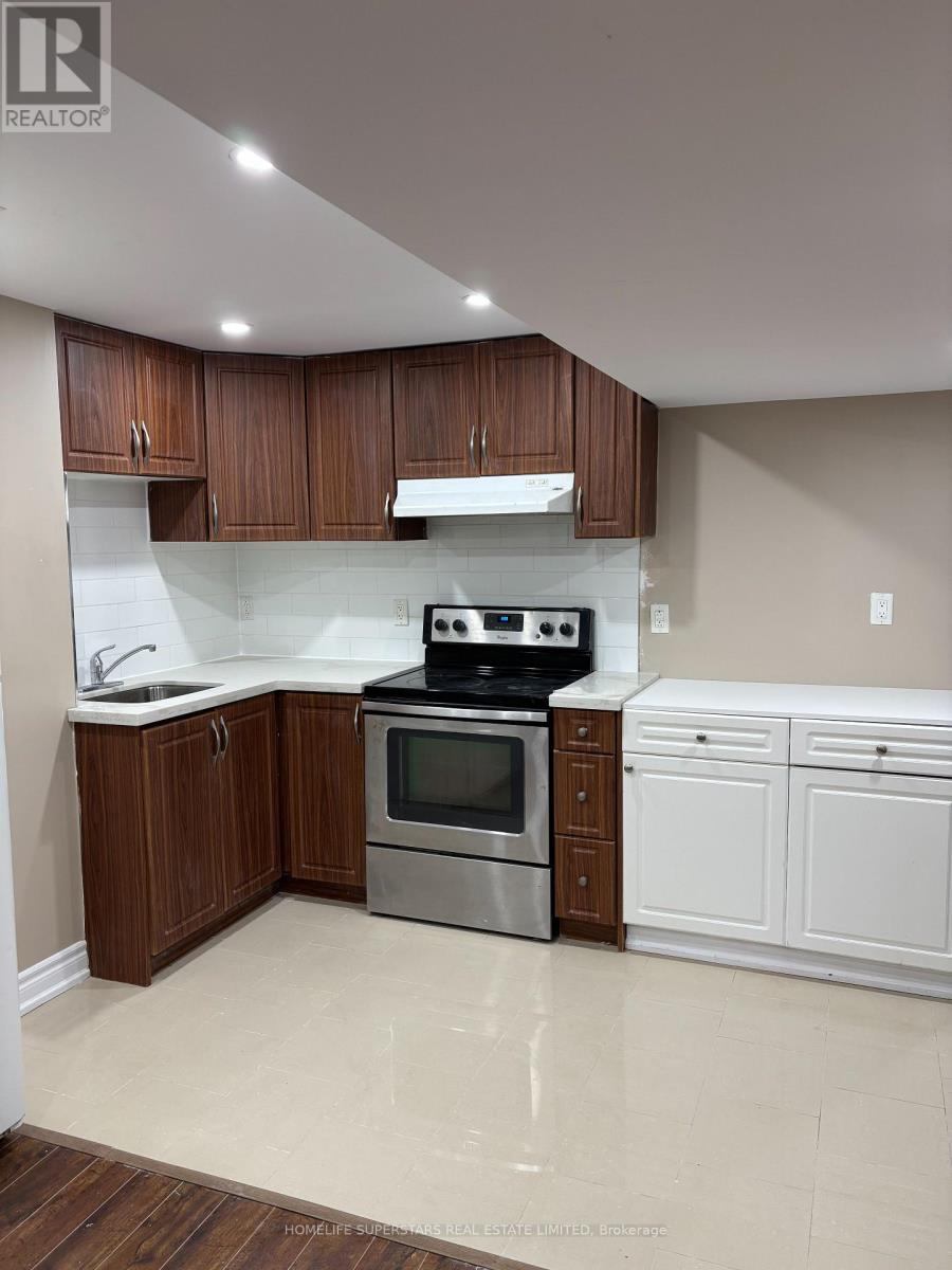 Photo 5 of 32 Willick Place E, Brampton ON