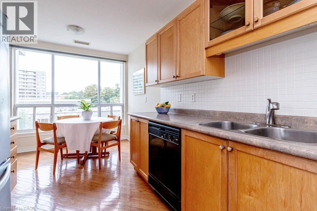Photo 11 of 2000 Creekside Drive Unit 805, Dundas ON