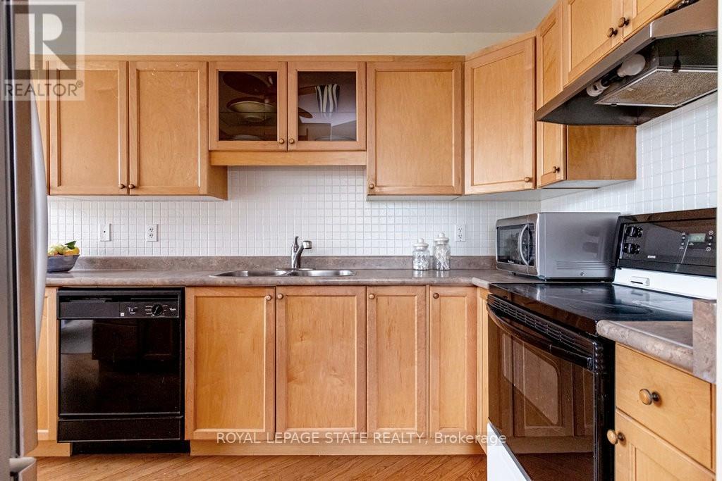 Photo 12 of 805 2000 Creekside Drive, Hamilton ON