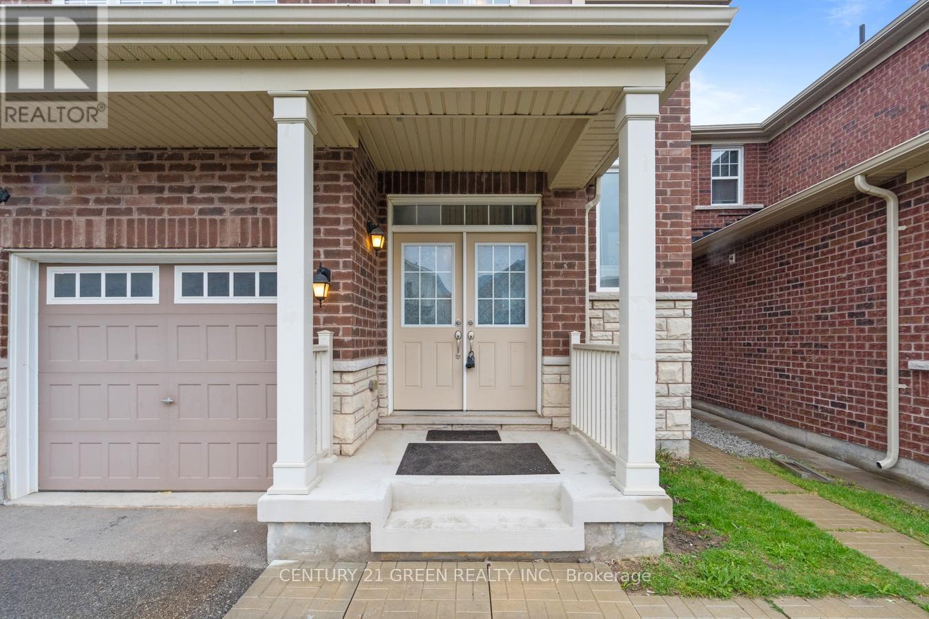 Photo 2 of 86 Leadenhall Road, Brampton ON