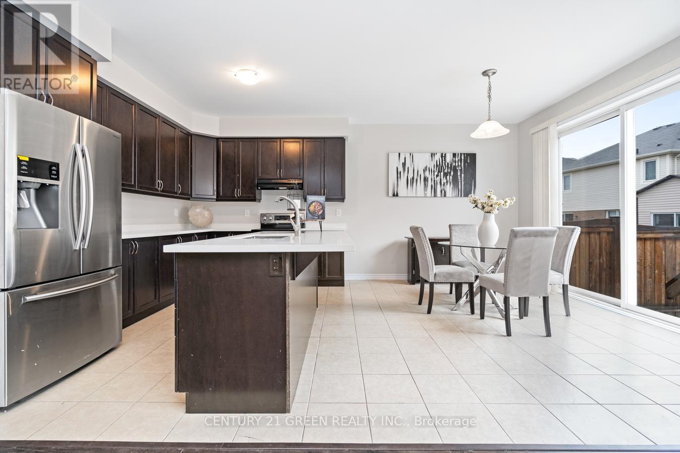 Photo 7 of 86 Leadenhall Road, Brampton ON