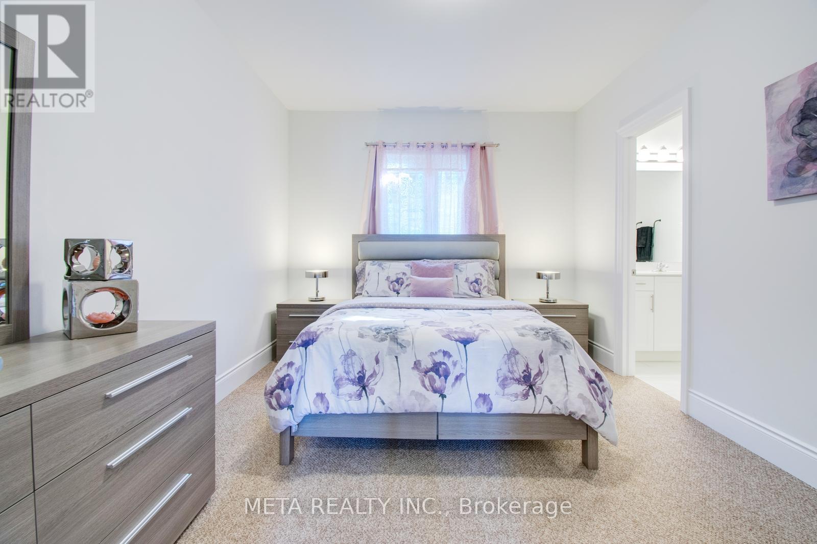 Photo 34 of 90 Broad Way, King ON