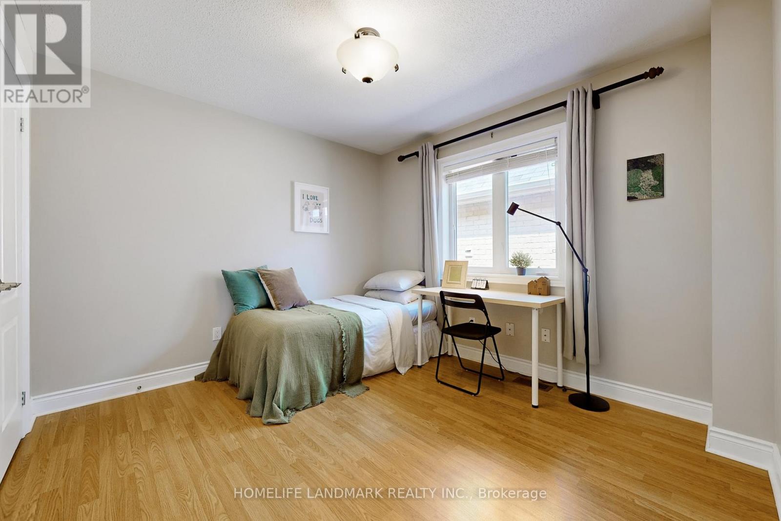 Photo 10 of 496 Foxcroft Boulevard, Newmarket ON