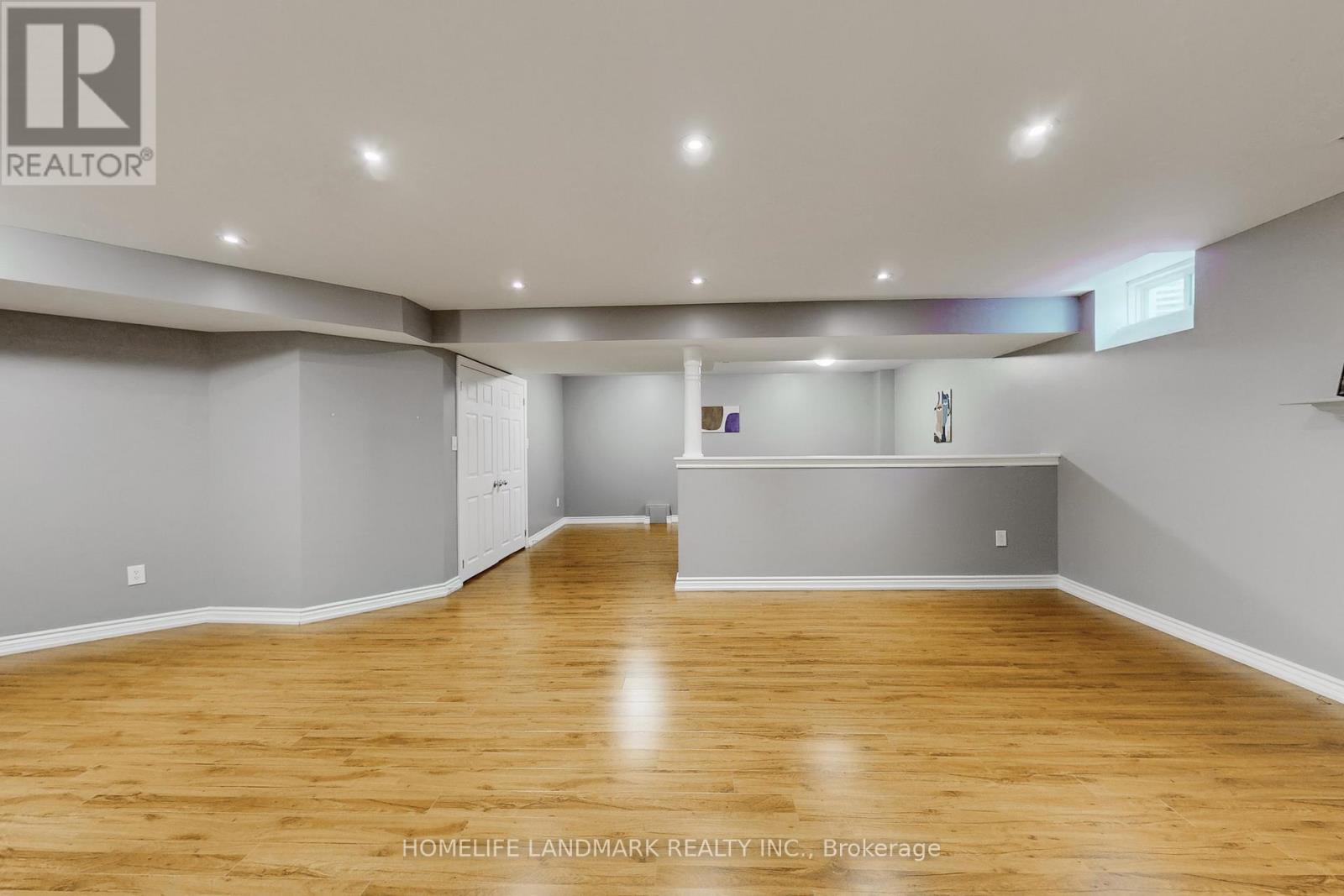 Photo 14 of 496 Foxcroft Boulevard, Newmarket ON