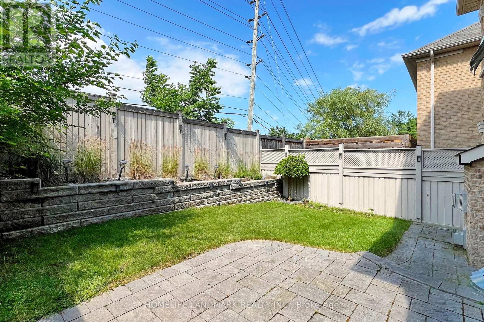Photo 19 of 496 Foxcroft Boulevard, Newmarket ON