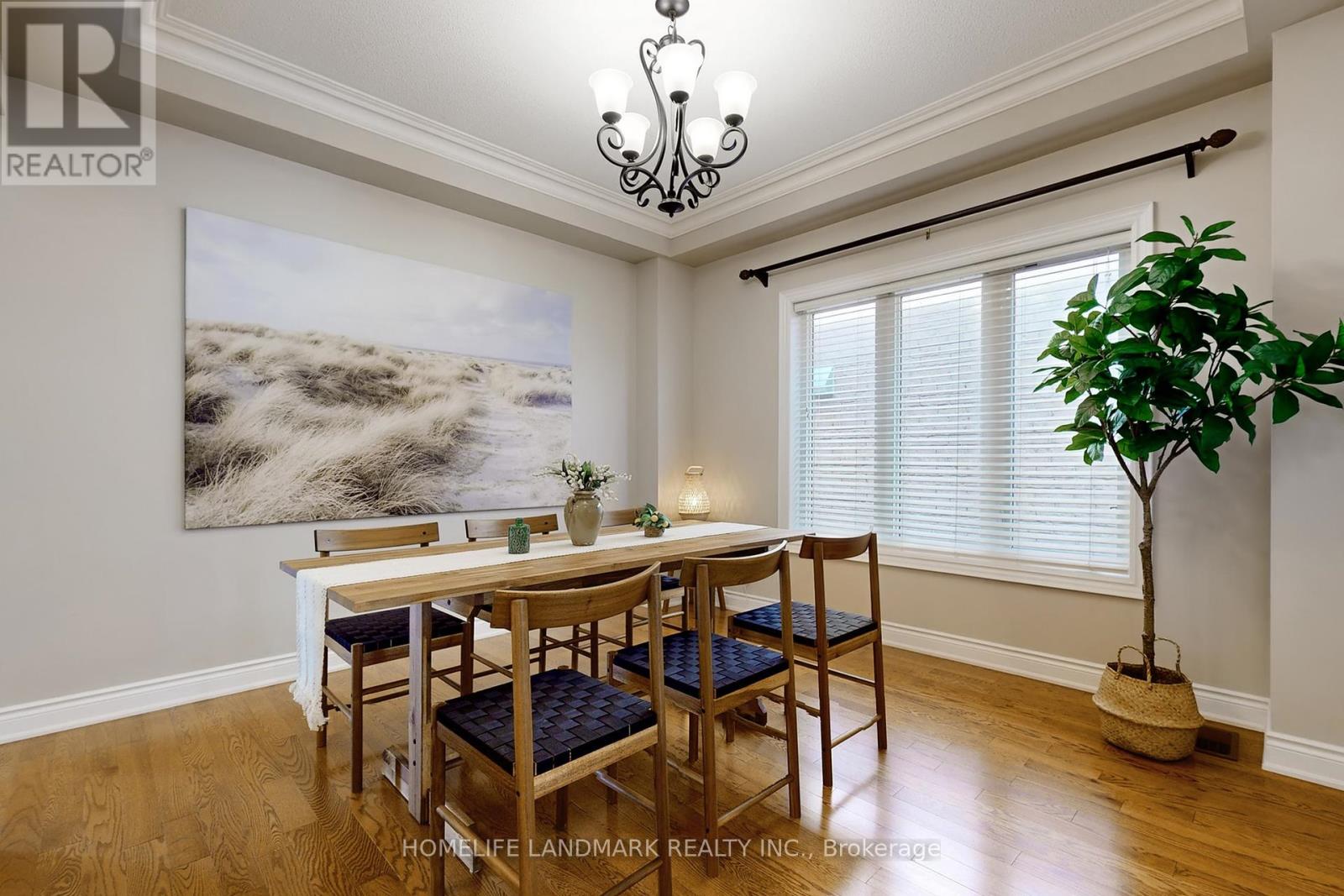 Photo 4 of 496 Foxcroft Boulevard, Newmarket ON
