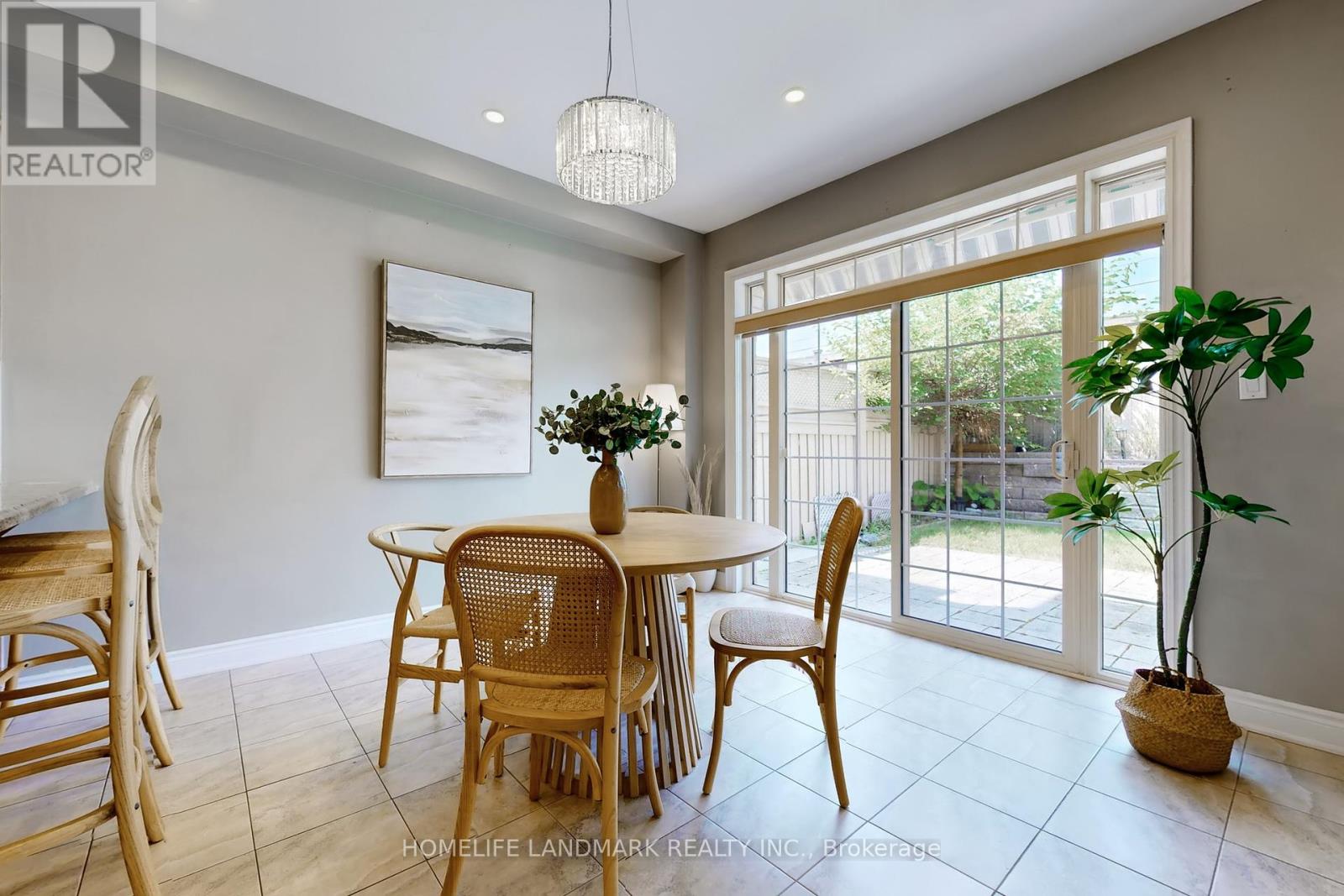 Photo 6 of 496 Foxcroft Boulevard, Newmarket ON