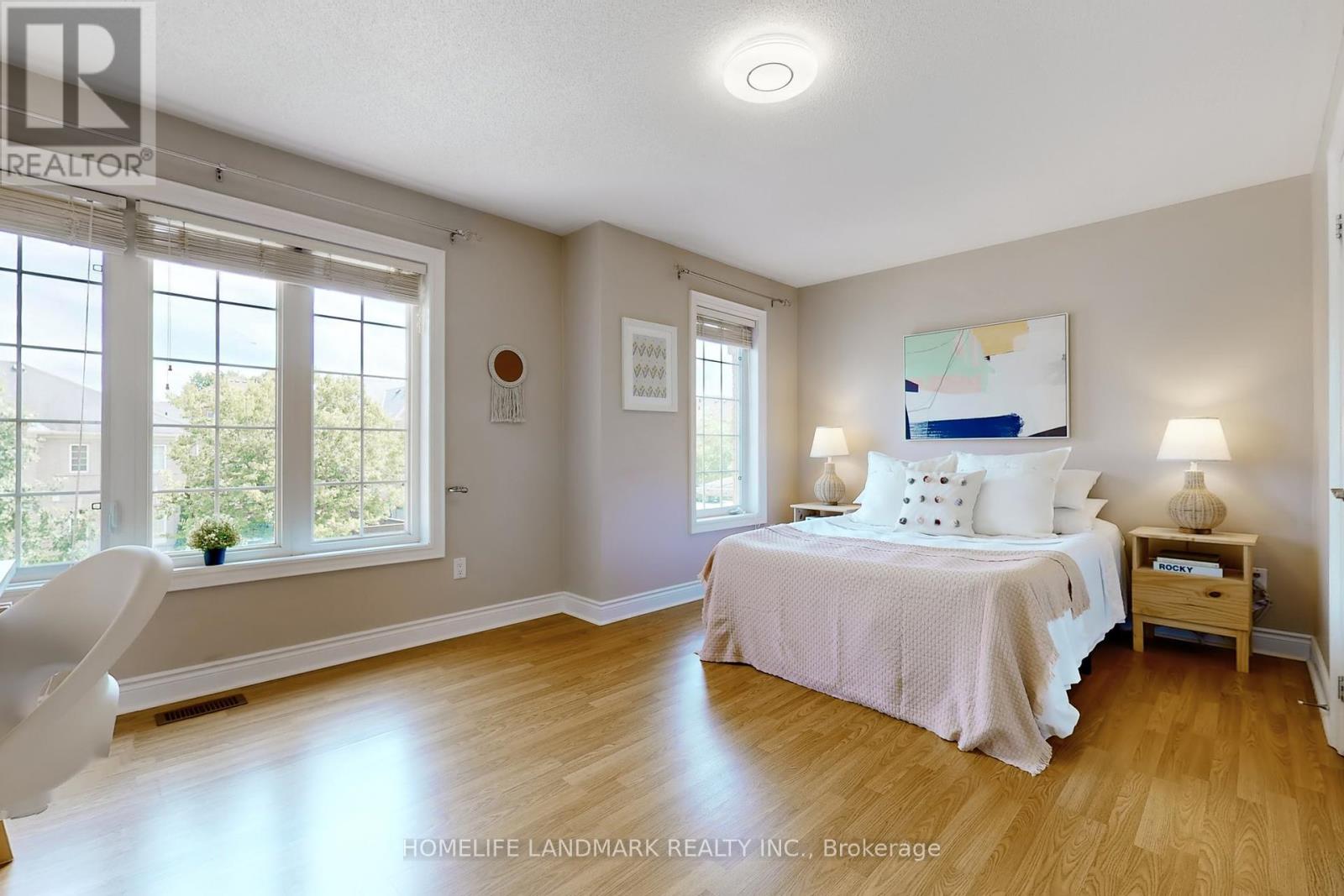 Photo 9 of 496 Foxcroft Boulevard, Newmarket ON
