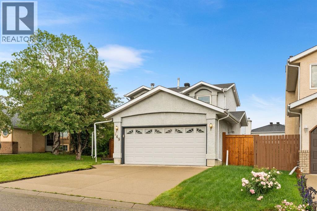 Photo 3 of 249 Applewood Place Se, Calgary AB