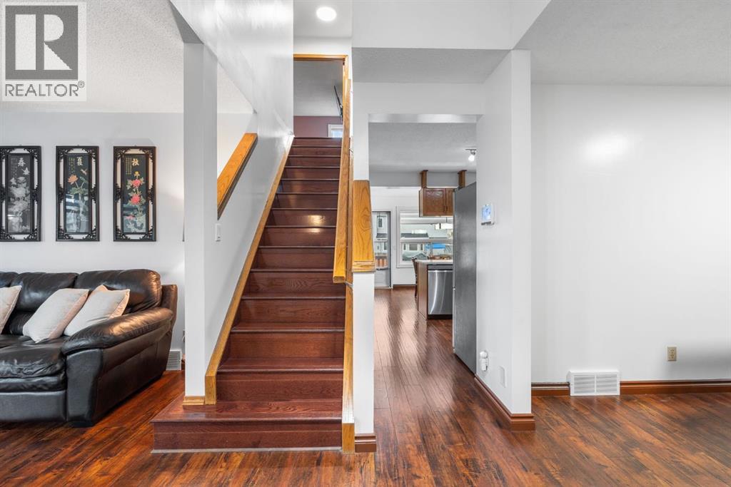 Photo 10 of 249 Applewood Place Se, Calgary AB