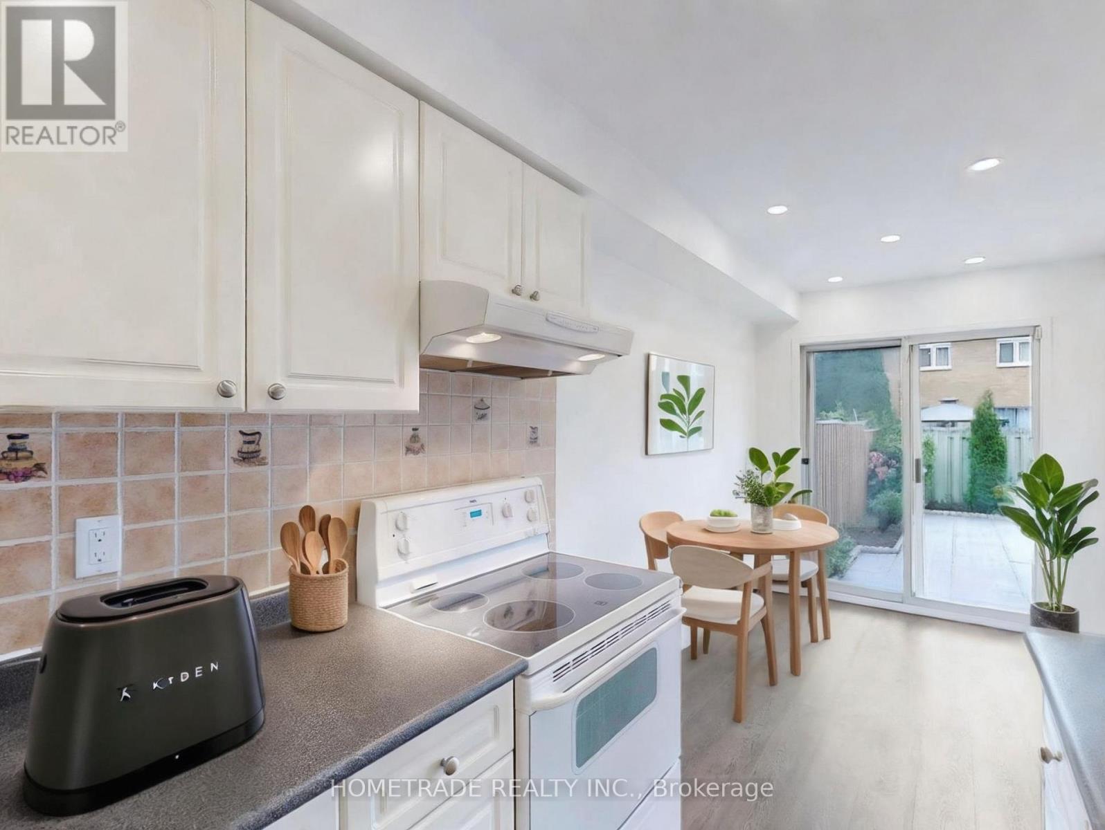 Photo 3 of 532 Steddick Court, Mississauga ON
