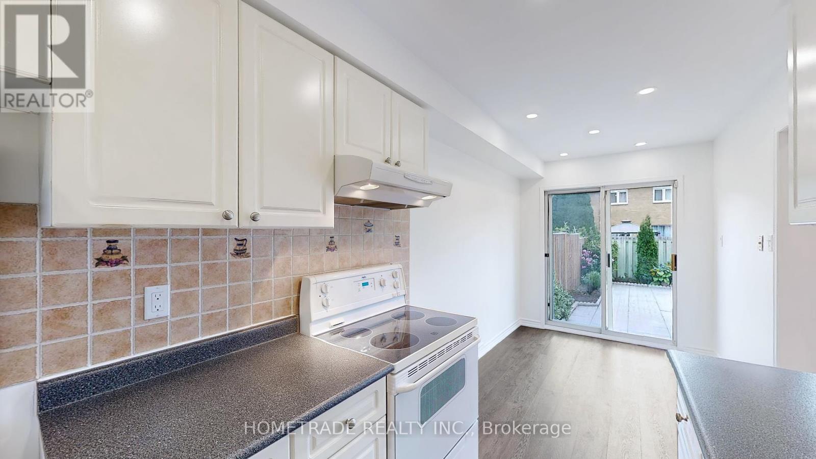 Photo 4 of 532 Steddick Court, Mississauga ON