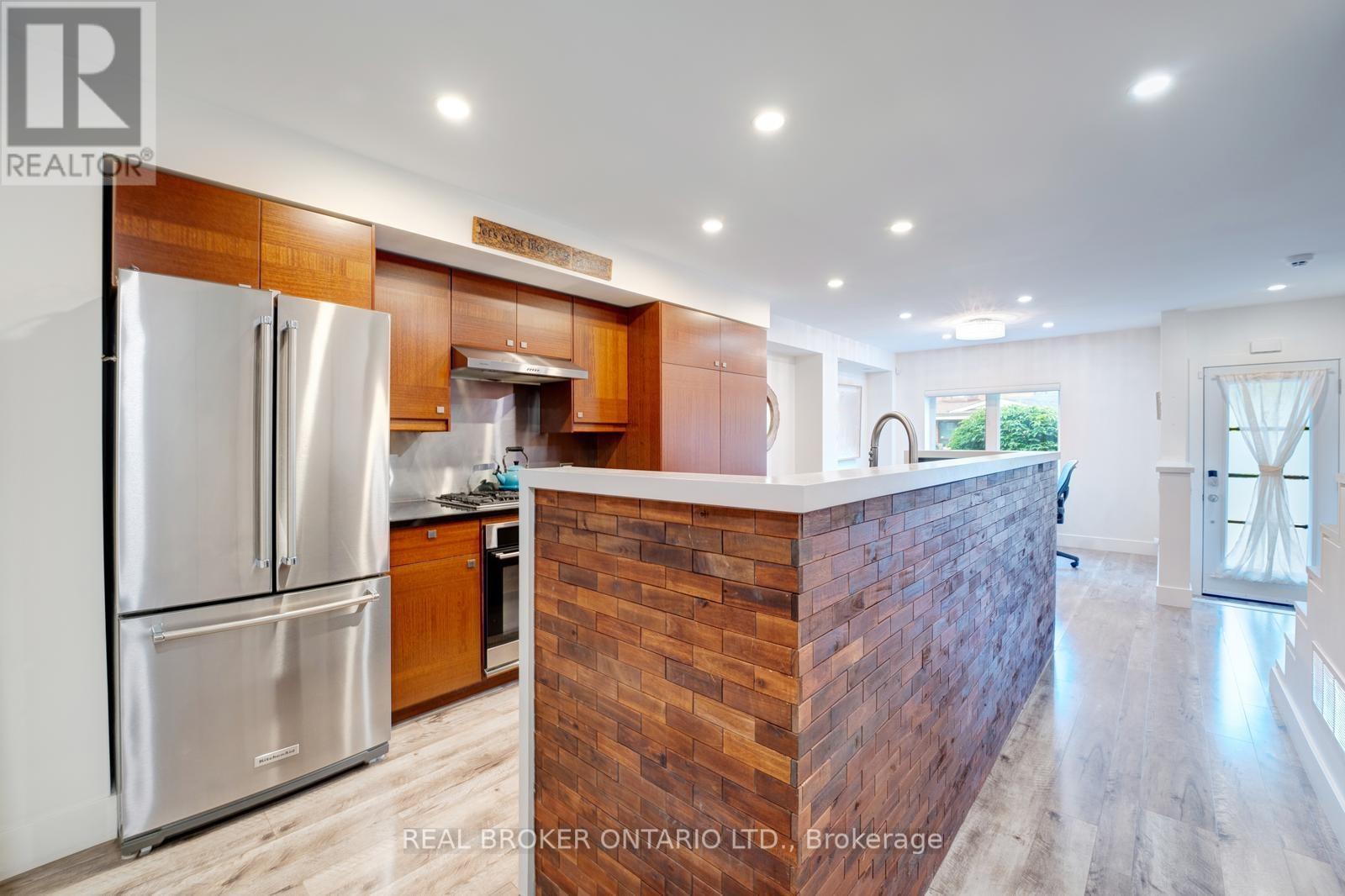 Photo 10 of Main 270 Mcroberts Avenue, Toronto ON