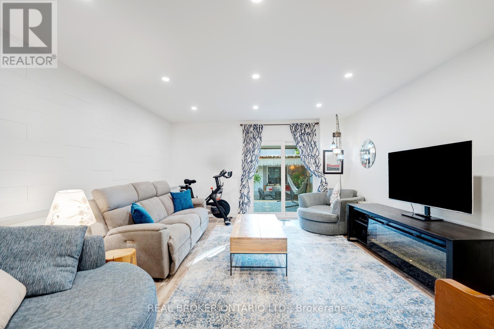 Photo 17 of Main 270 Mcroberts Avenue, Toronto ON