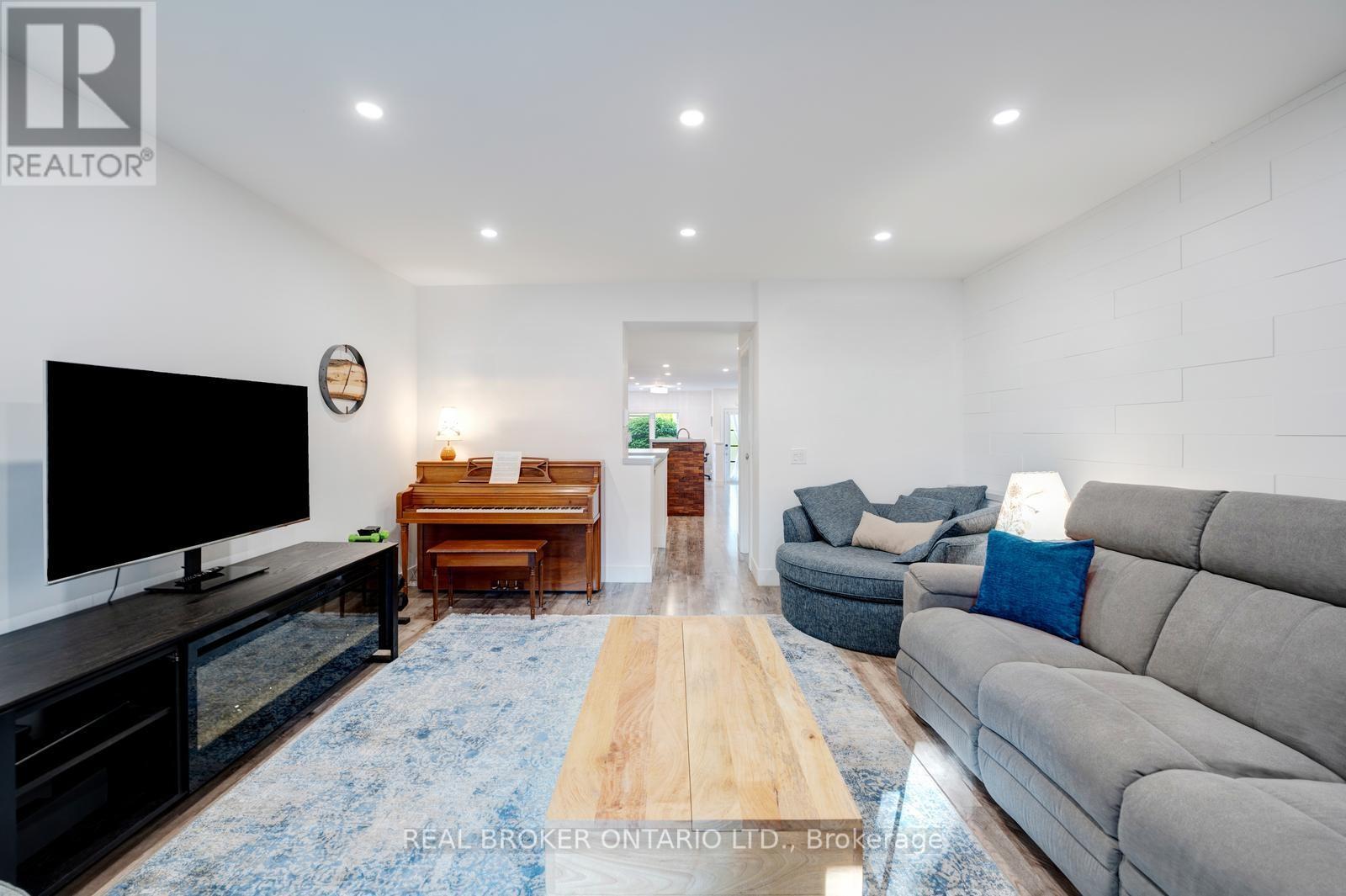 Photo 19 of Main 270 Mcroberts Avenue, Toronto ON