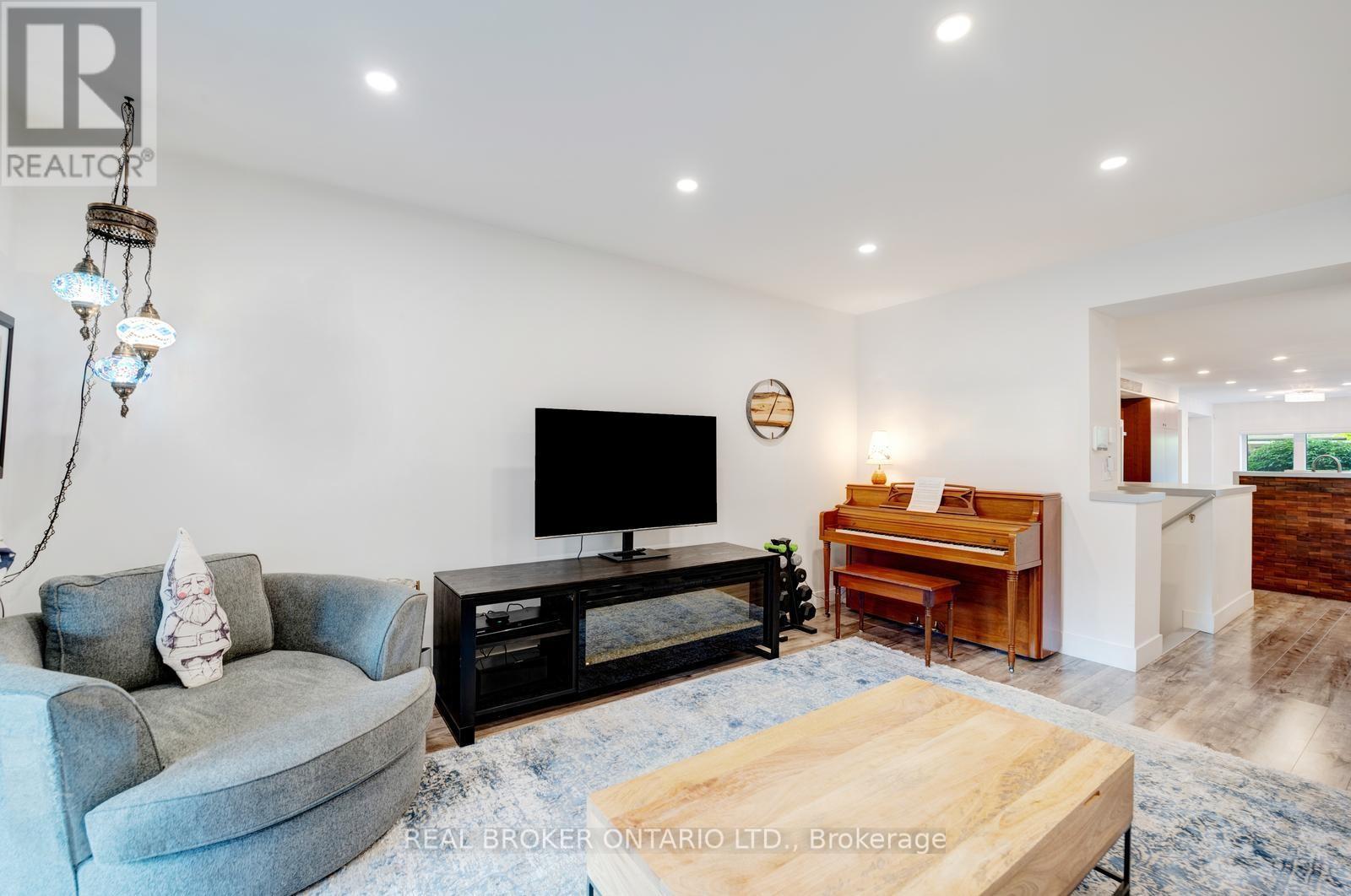 Photo 20 of Main 270 Mcroberts Avenue, Toronto ON