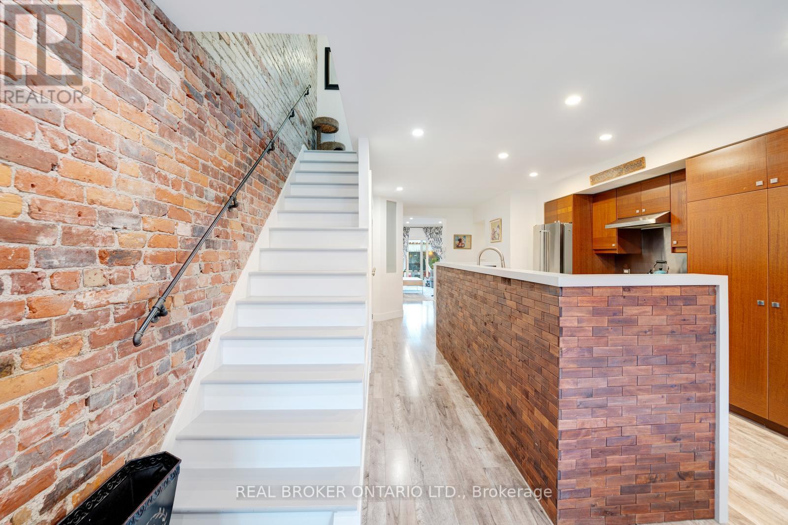 Photo 21 of Main 270 Mcroberts Avenue, Toronto ON