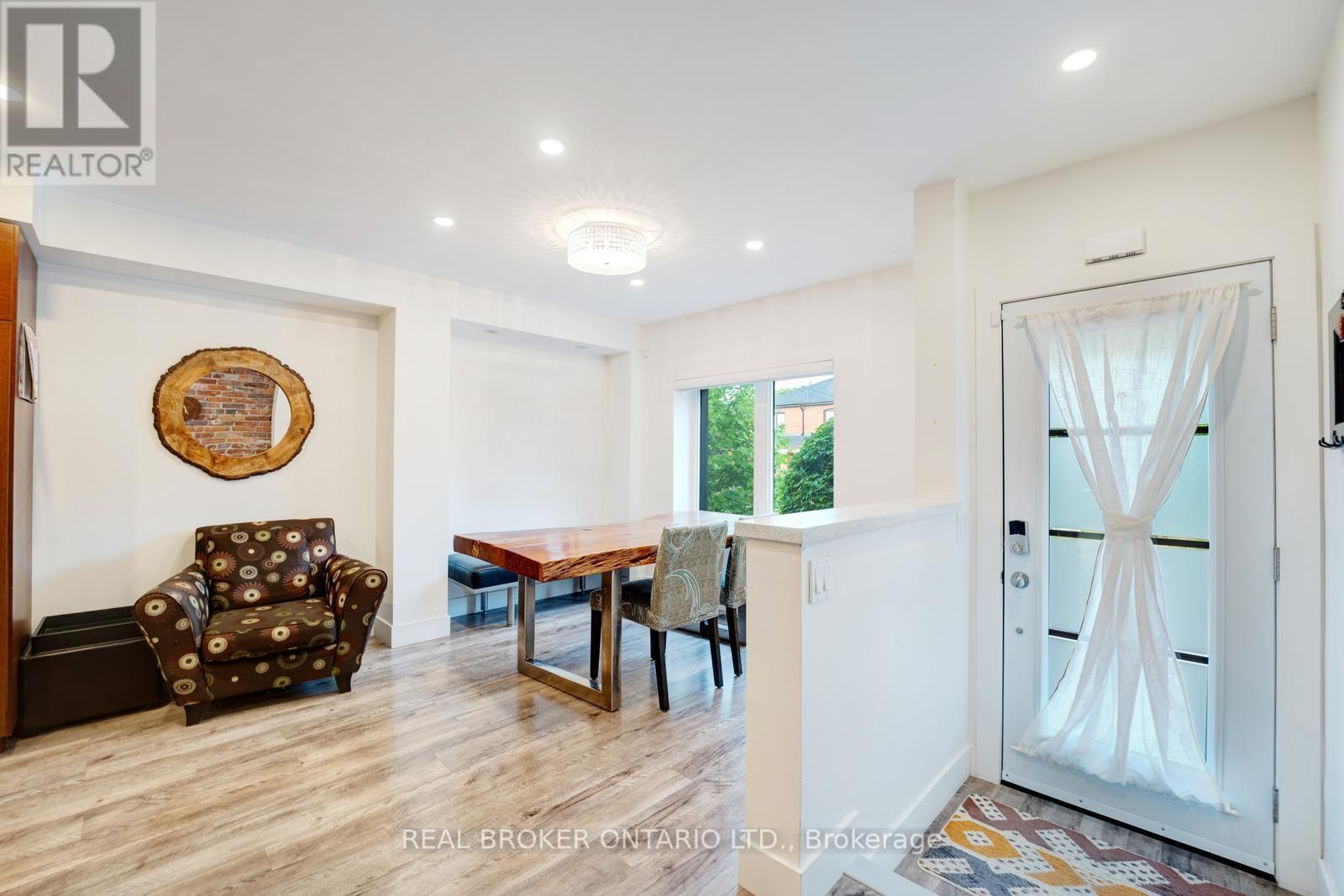 Photo 3 of Main 270 Mcroberts Avenue, Toronto ON