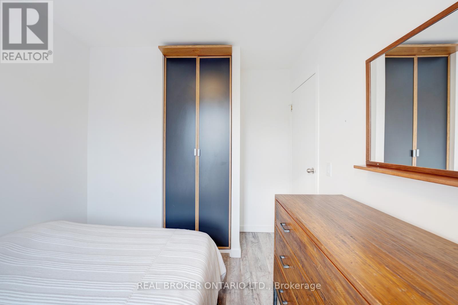 Photo 32 of Main 270 Mcroberts Avenue, Toronto ON