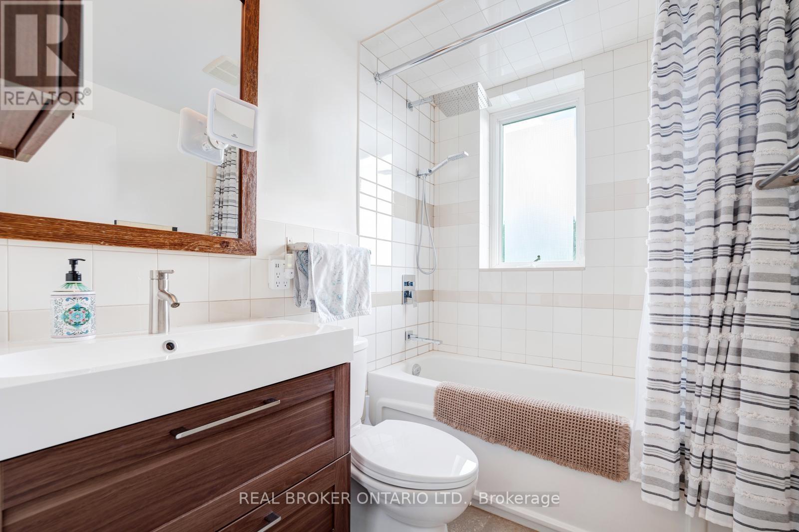 Photo 35 of Main 270 Mcroberts Avenue, Toronto ON
