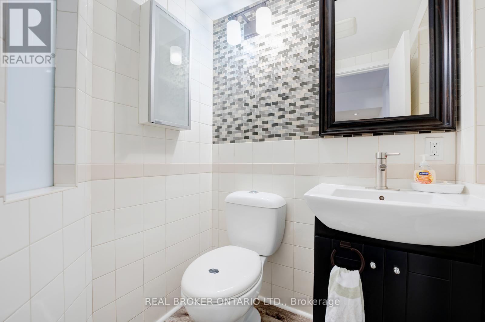 Photo 38 of Main 270 Mcroberts Avenue, Toronto ON