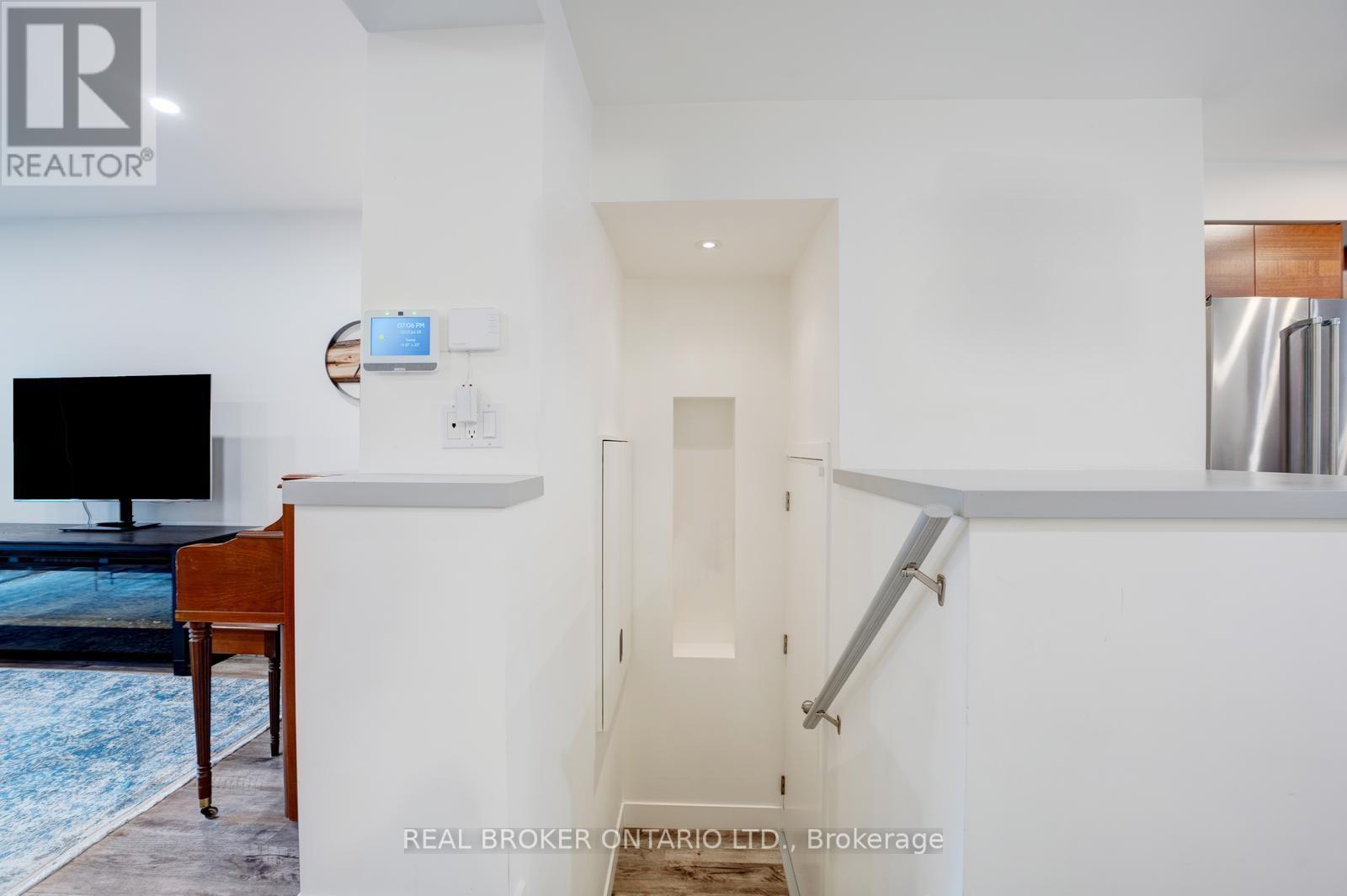 Photo 41 of Main 270 Mcroberts Avenue, Toronto ON